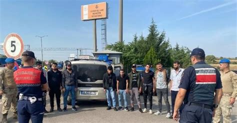 D­i­y­a­r­b­a­k­ı­r­­d­a­ ­7­0­ ­k­a­ç­a­k­ ­g­ö­ç­m­e­n­ ­v­e­ ­2­ ­o­r­g­a­n­i­z­a­t­ö­r­ ­y­a­k­a­l­a­n­d­ı­ ­-­ ­Y­a­ş­a­m­ ­H­a­b­e­r­l­e­r­i­